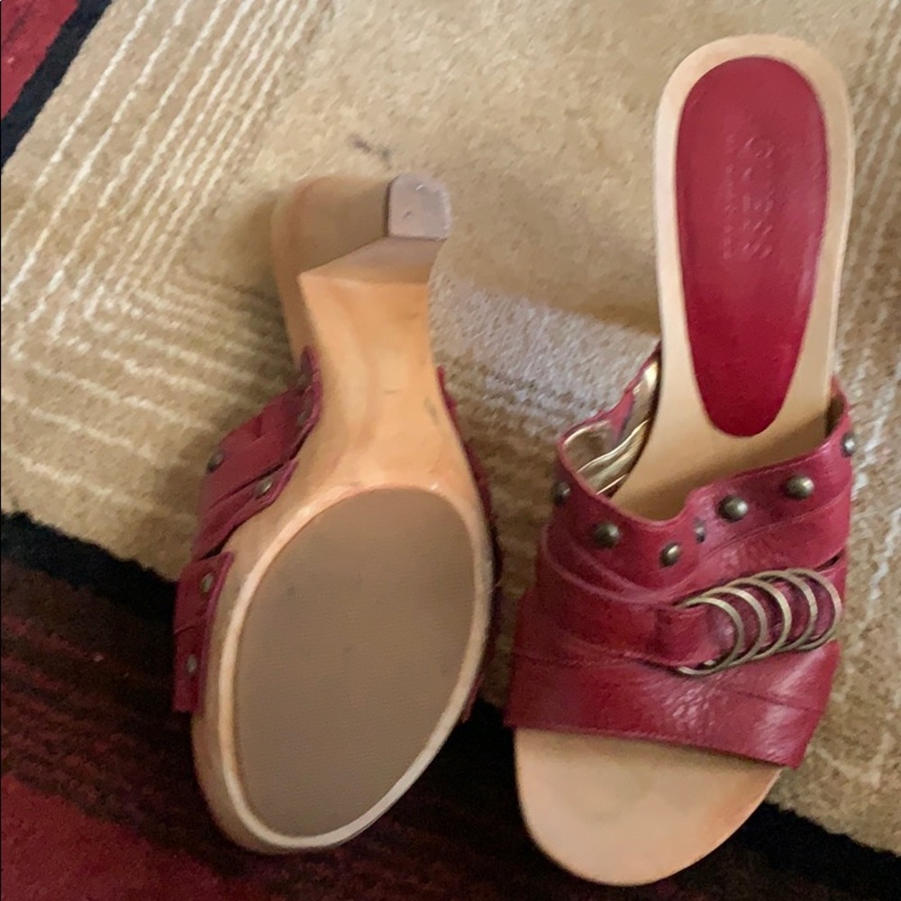 Red heels - Picture 2 of 3